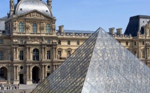 Paris Of Tourists